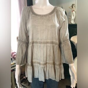Women’s Light Wash Gray Bohemian Lace Trim Tunic
With ruffle
Size L